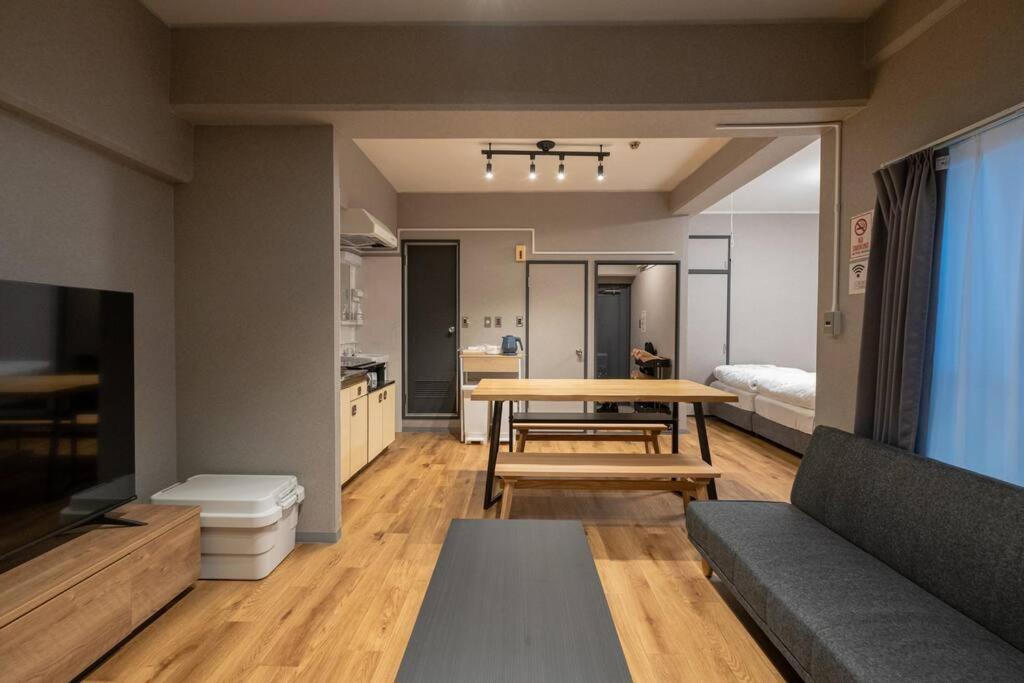 Apartment Tasoneurbanstayosaka なんば日本橋南不夜城707 *