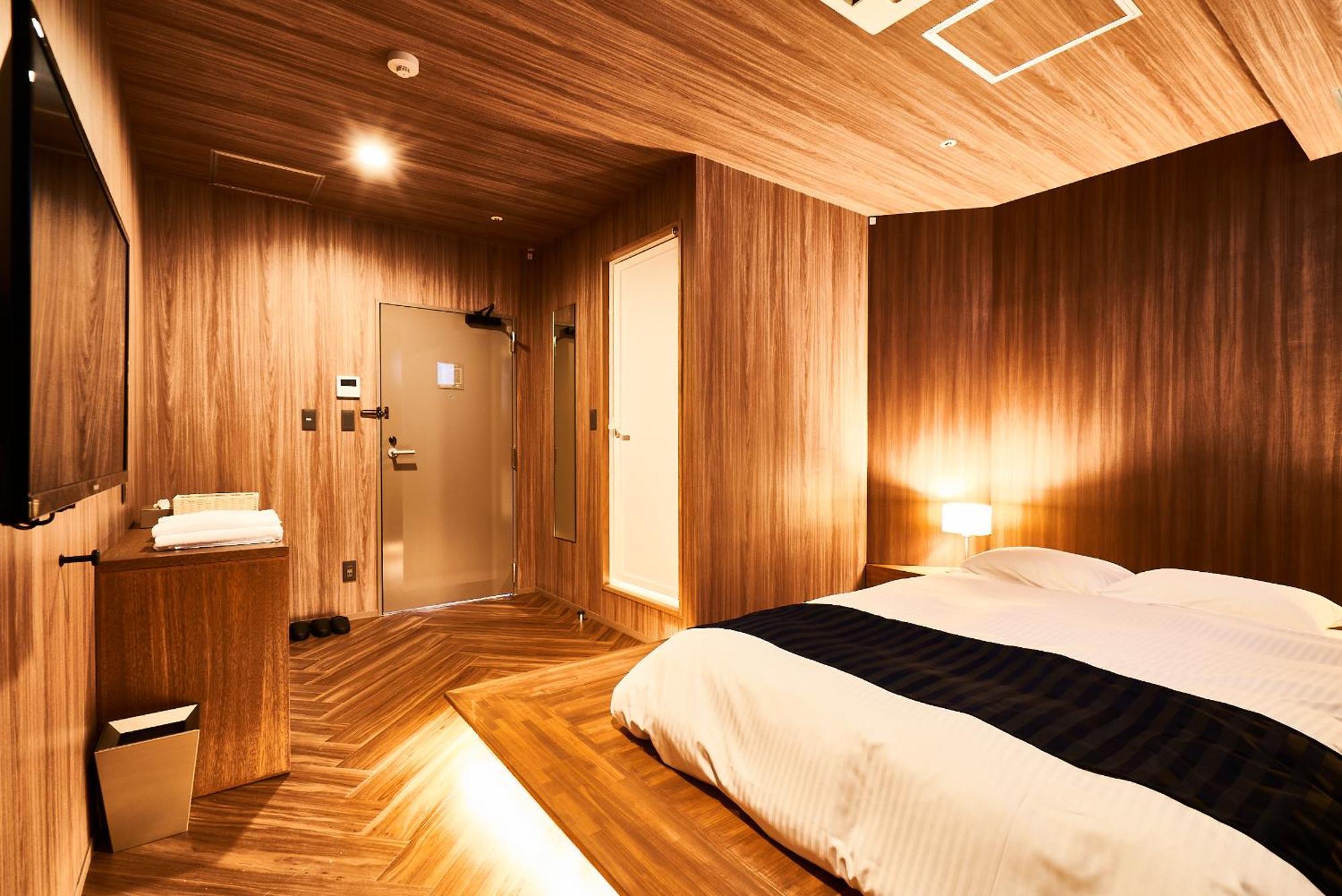 Albergue &and Hommachi East