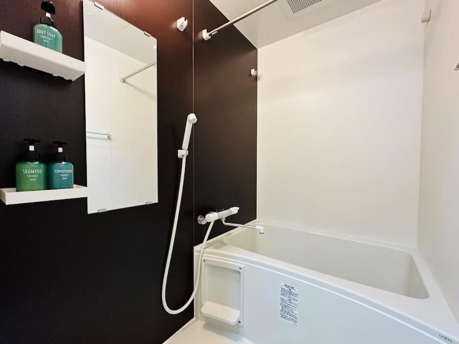Apartment 202 黒門市場1分!道頓堀まで徒歩8分!心斎橋まで徒歩9分! *