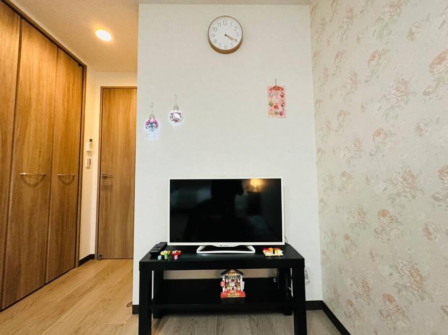 202 黒門市場1分!道頓堀まで徒歩8分!心斎橋まで徒歩9分! Apartment *