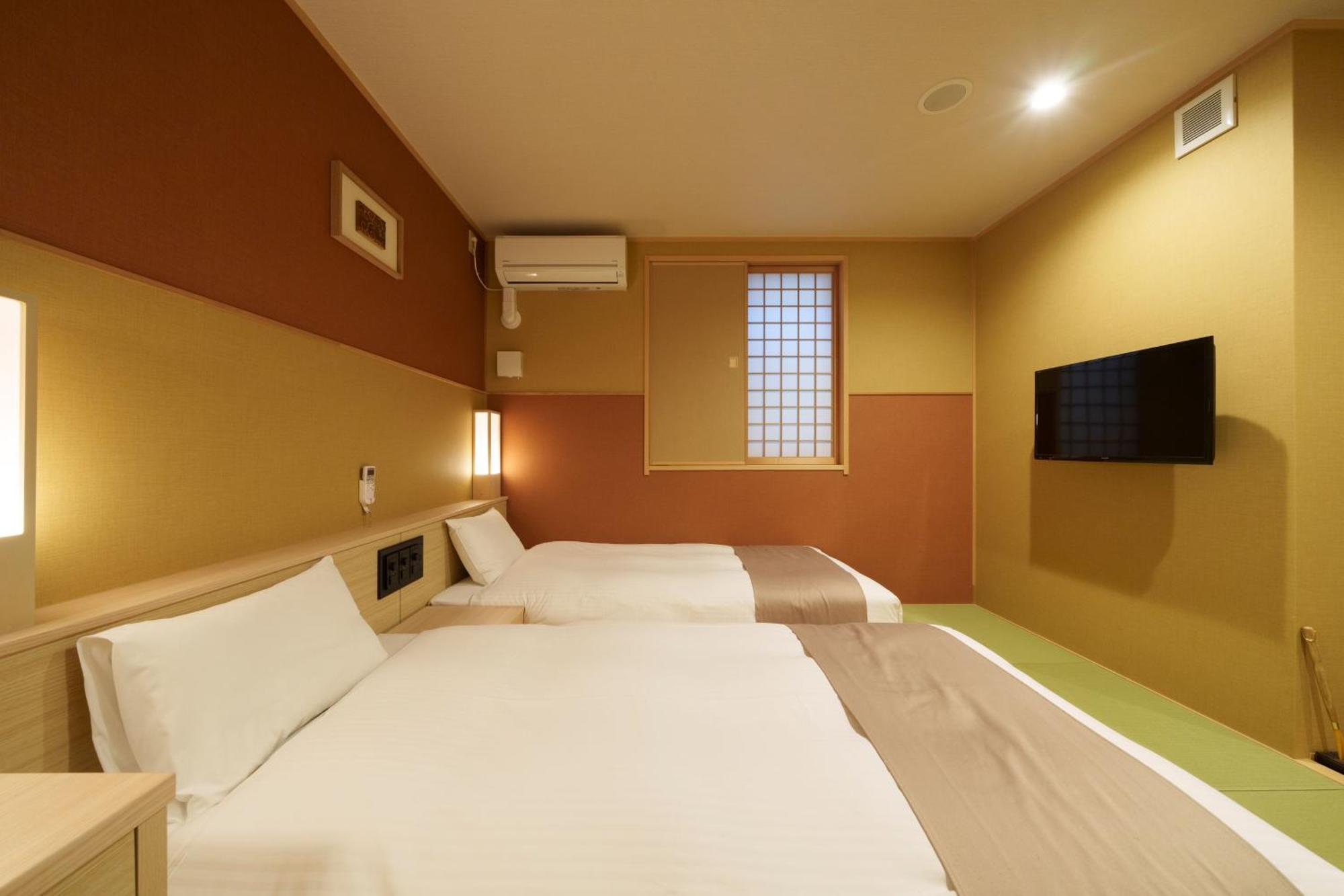 Hotel Waqoo Shitaderamachi 4*