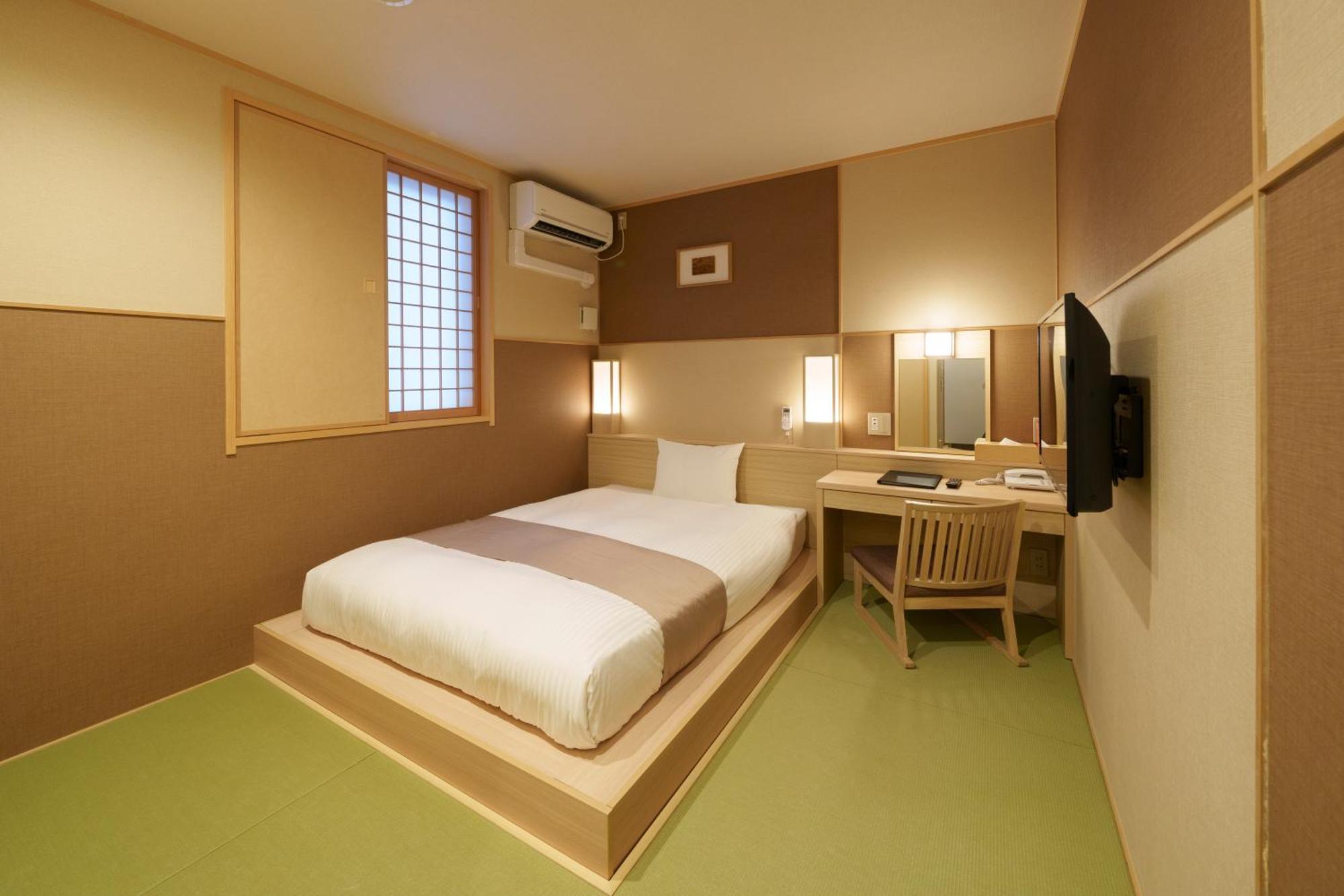 Hotel Waqoo Shitaderamachi 4*