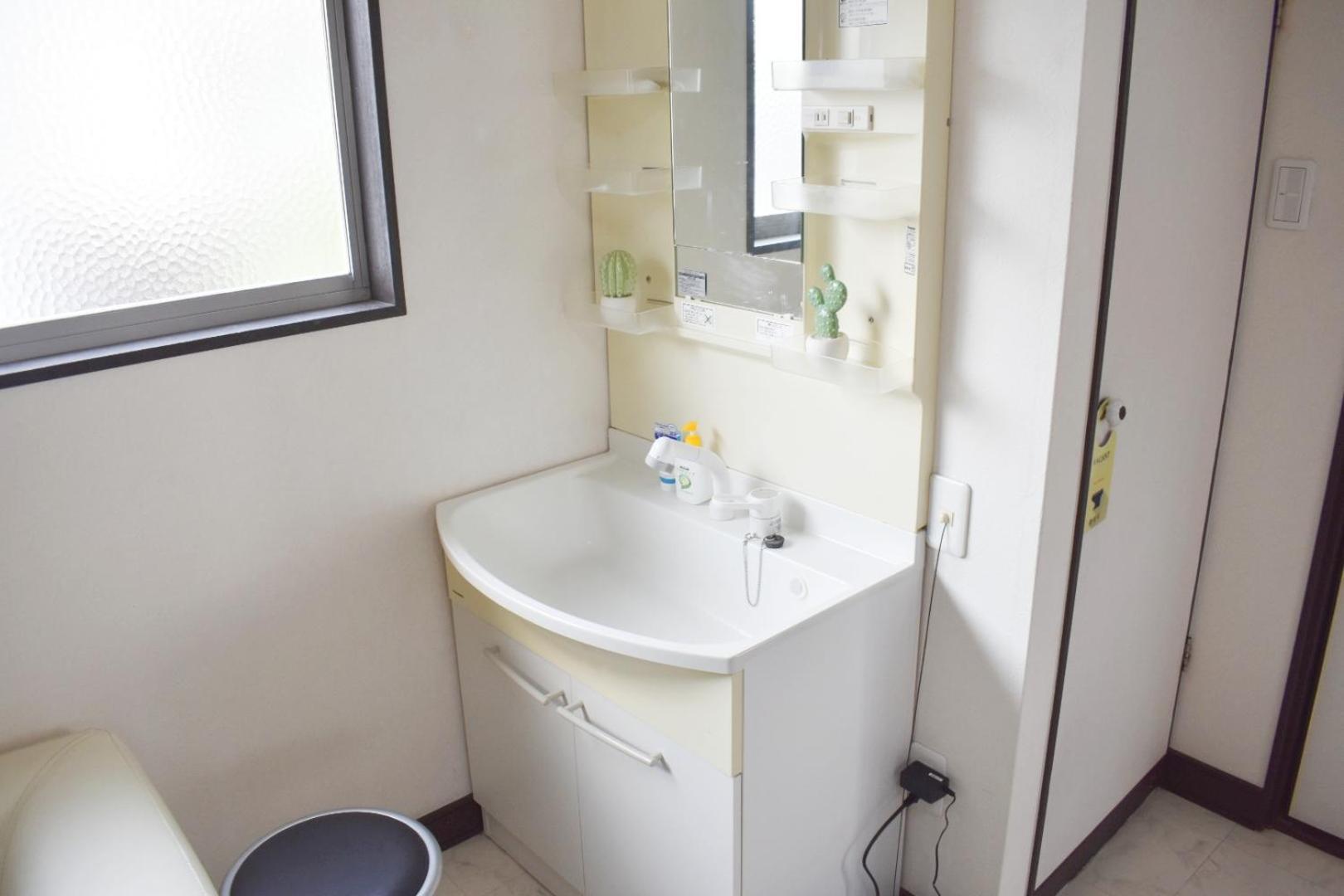 Namba East House Three-story House72 Osaka