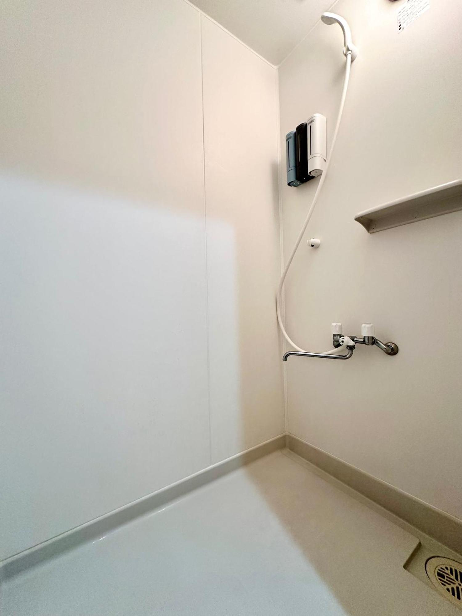 Apartment 鶴橋駅徒歩2分 トイレ浴室複数あり3階建て一軒家車庫付き Osaka