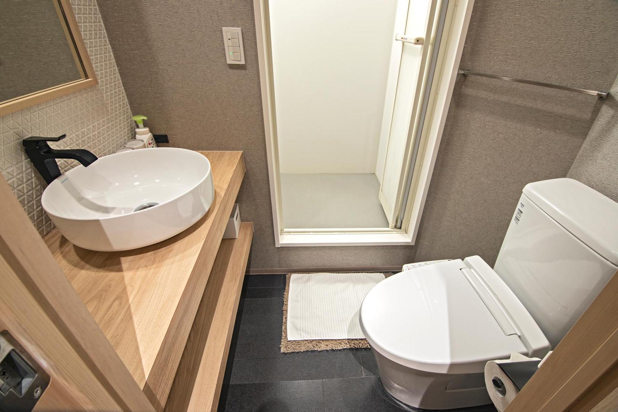 Home新町: Stylish New Near Shinsaibashi Apartment Osaka