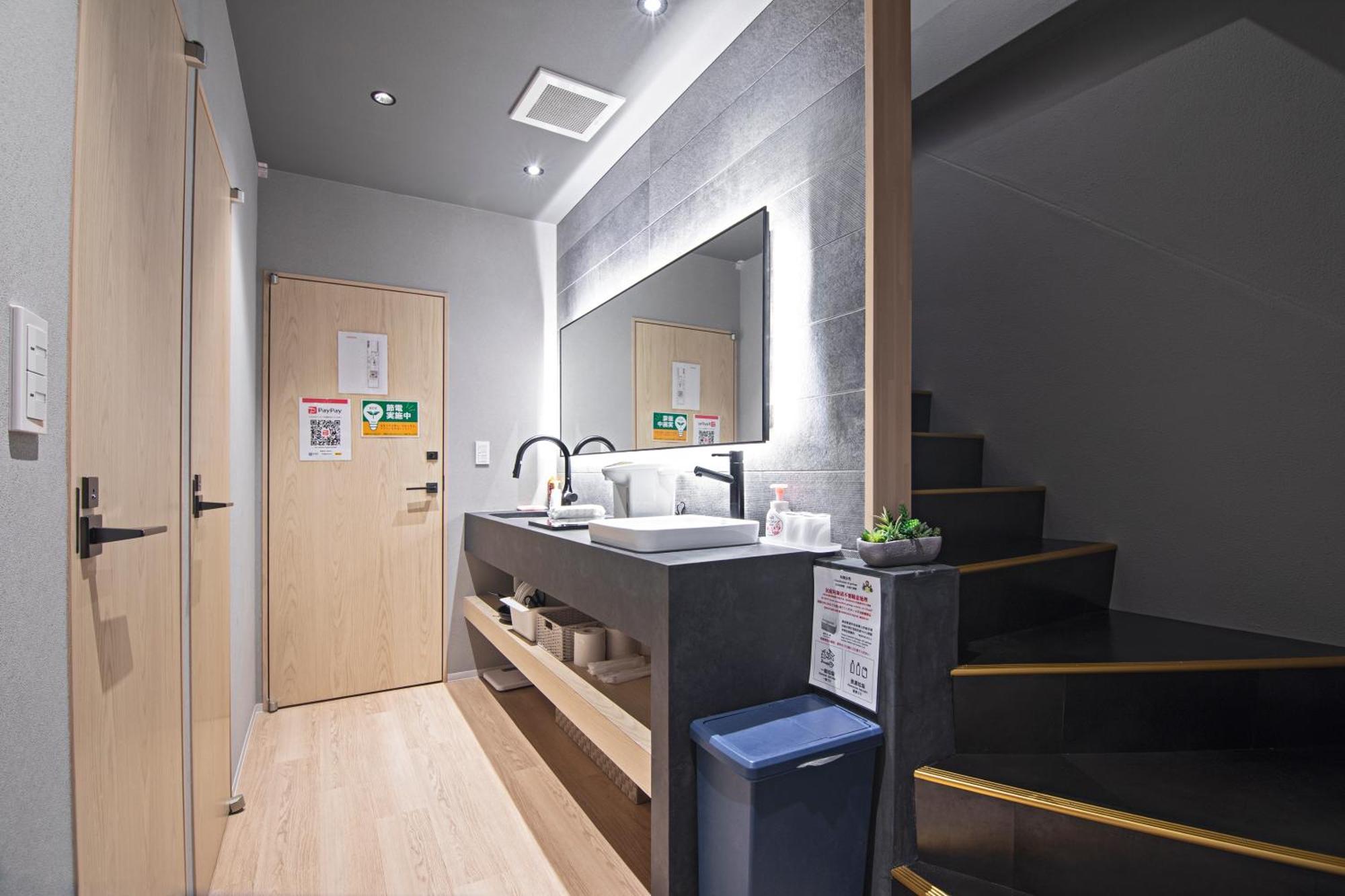Home新町: Stylish New Near Shinsaibashi Osaka