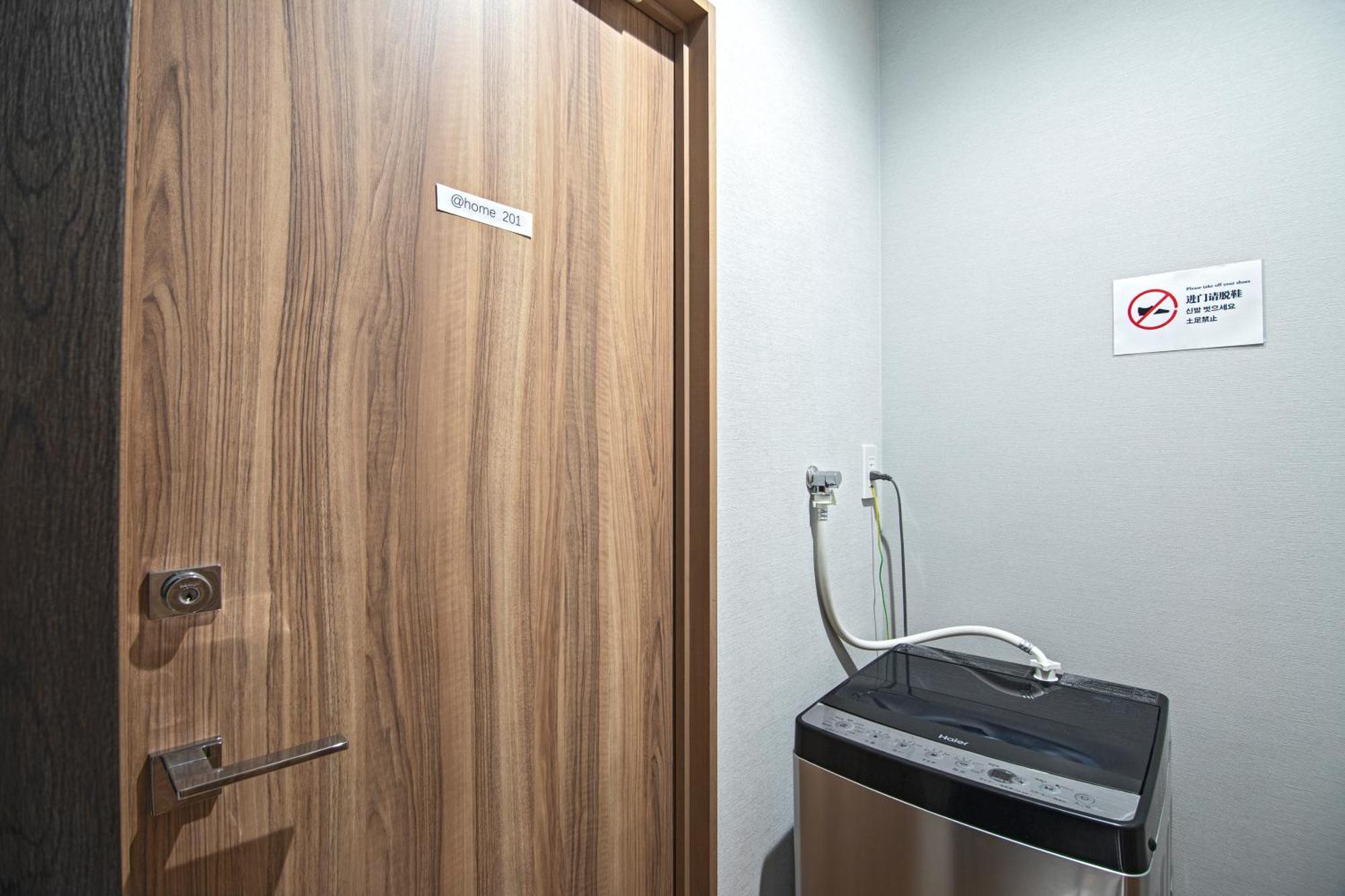 Home新町: Stylish New Near Shinsaibashi Osaka