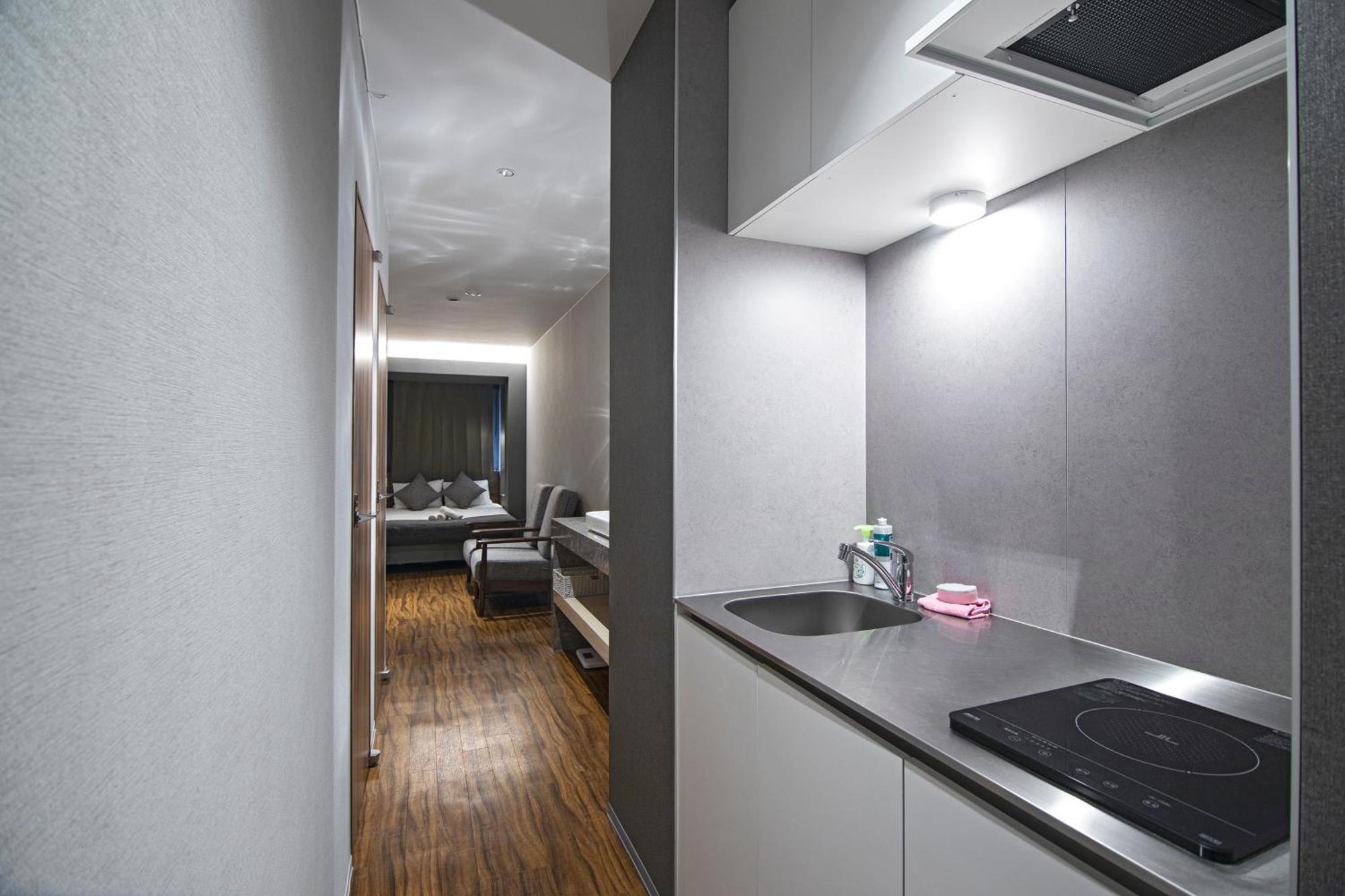 Home新町: Stylish New Near Shinsaibashi Apartment *