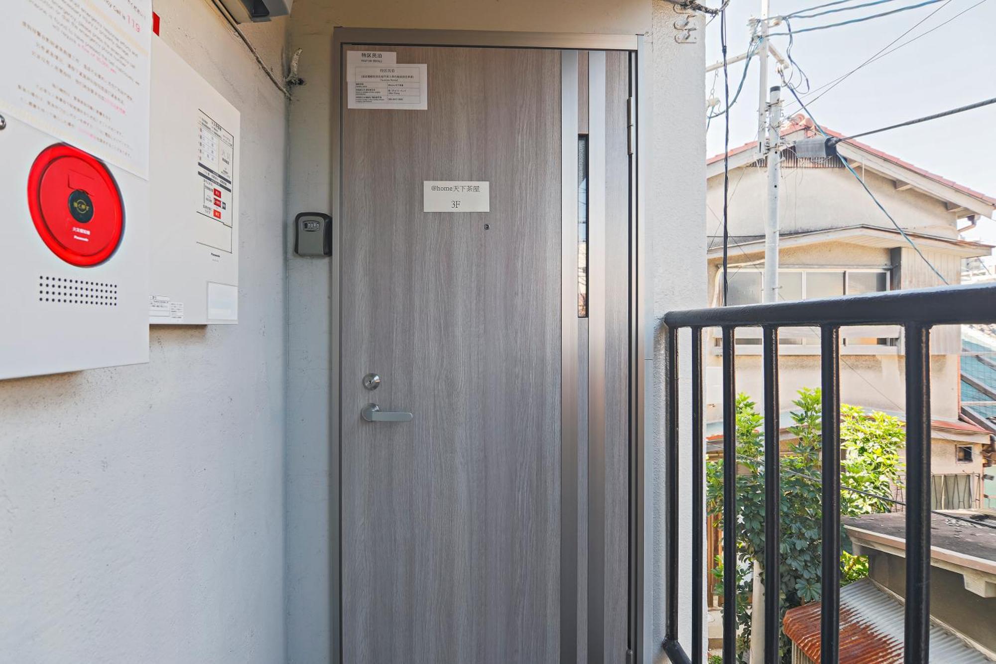 Apartment ＠home天下茶屋３f〜駅まで徒歩5分・最大6人・グループ旅行最適＊浴室＋トイレ＋洗面所＊2 Osaka
