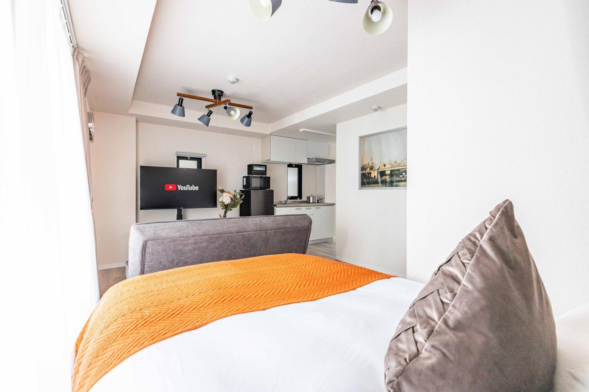 1st Apartment *