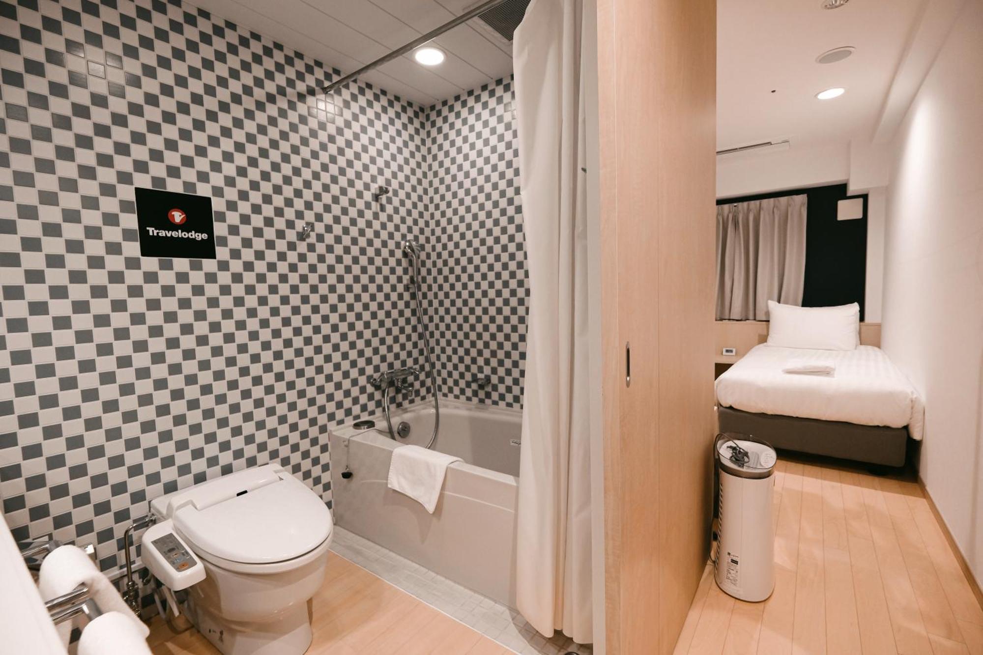 Travelodge Honmachi Hotel 3*