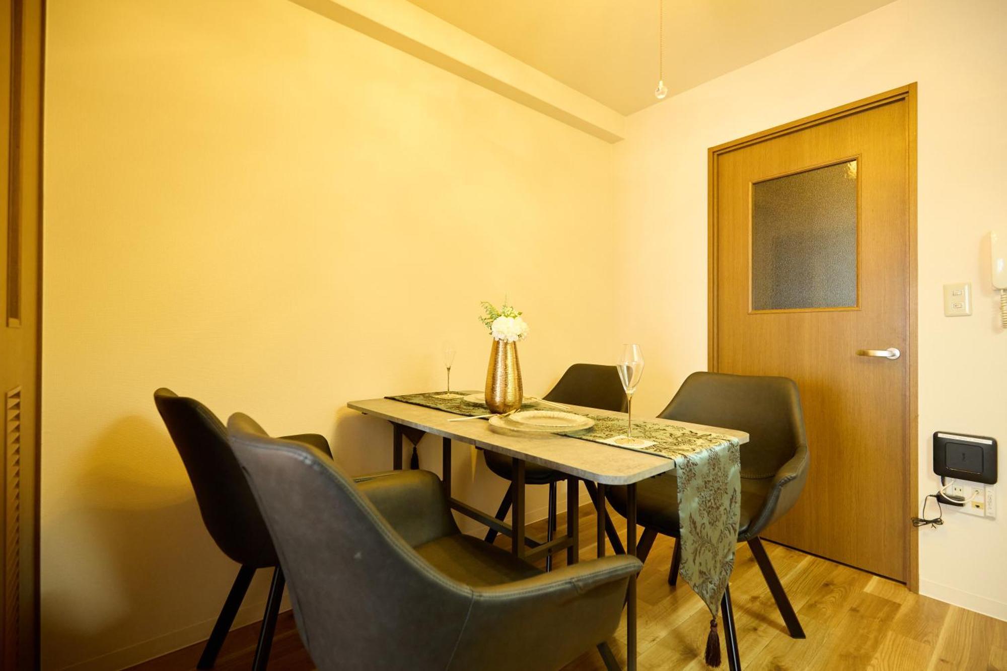 Groundcourt Namba: For Large Groups Apartment *