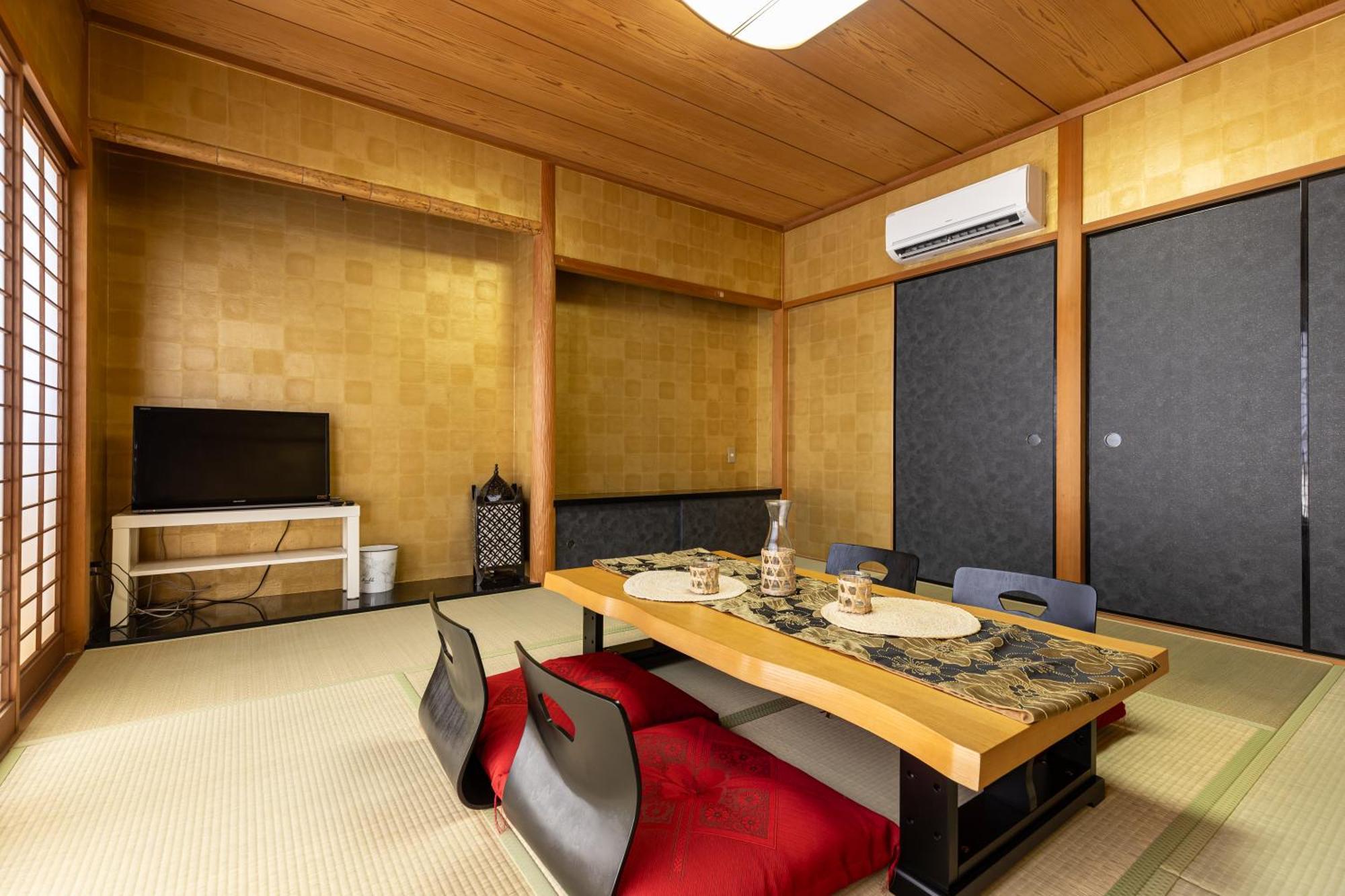 Premier Namba なんば駅徒歩3分 3 Mins Walk From Namba Station 7rooms Billiards Table 2baths 4toilets Apartment *