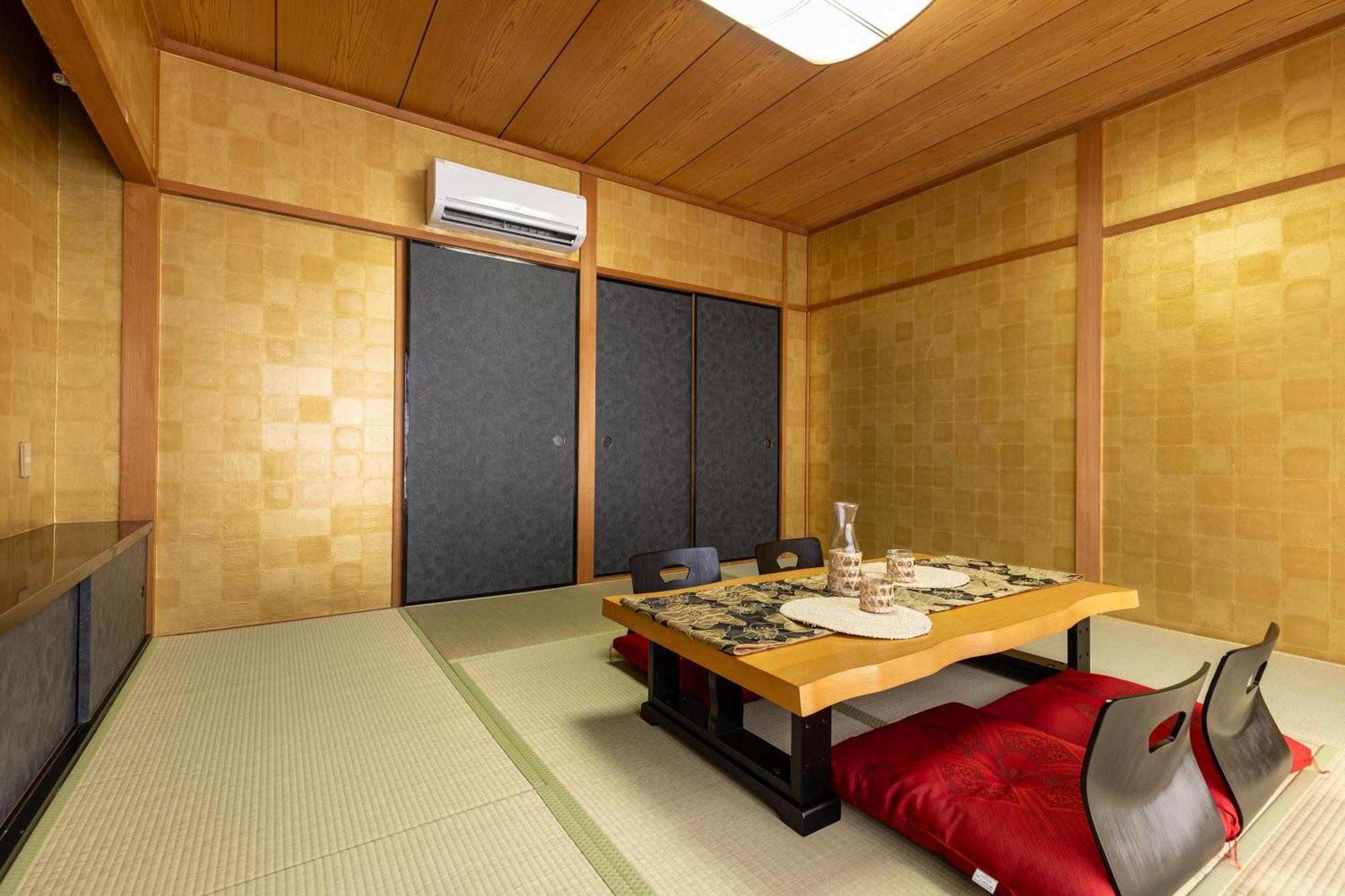 Premier Namba なんば駅徒歩3分 3 Mins Walk From Namba Station 7rooms Billiards Table 2baths 4toilets Apartment *