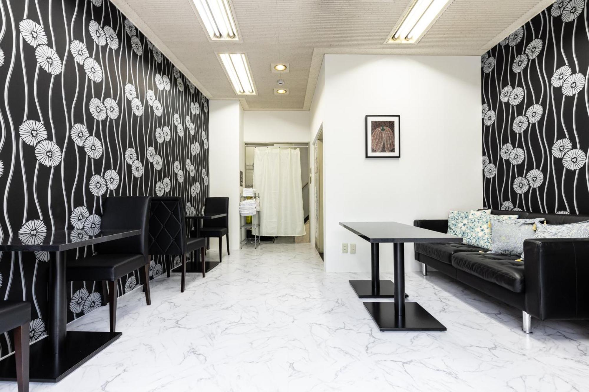 Premier Namba なんば駅徒歩3分 3 Mins Walk From Namba Station 7rooms Billiards Table 2baths 4toilets Apartment