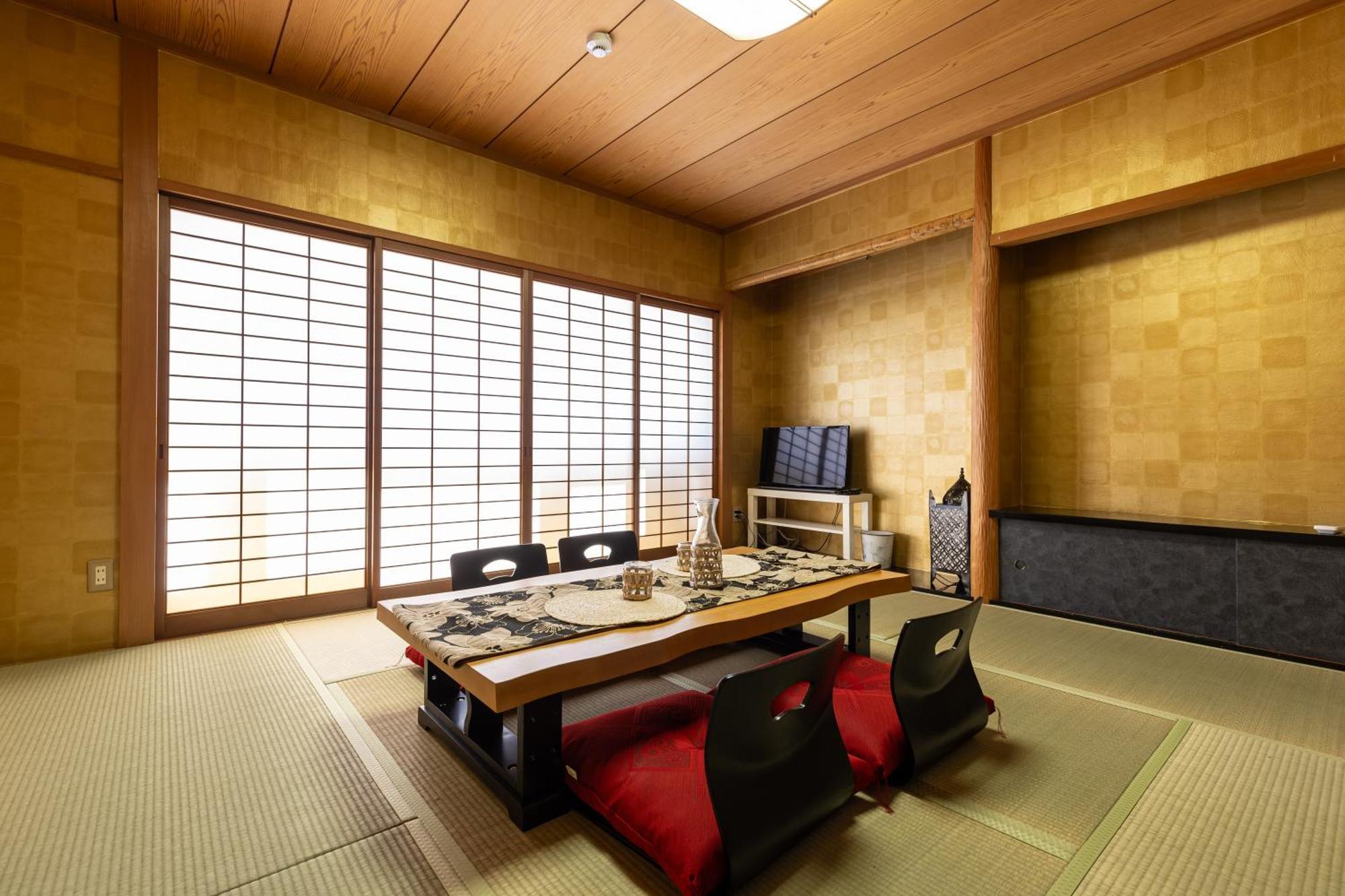 Premier Namba なんば駅徒歩3分 3 Mins Walk From Namba Station 7rooms Billiards Table 2baths 4toilets Apartment