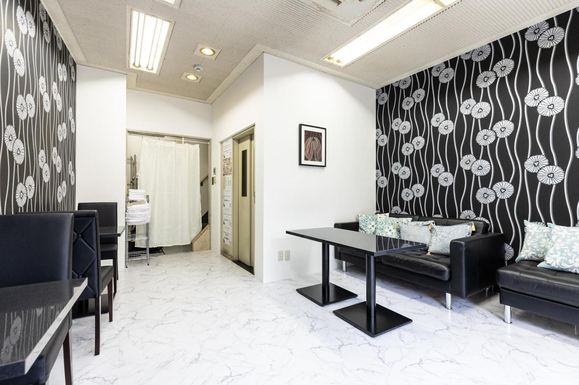 Premier Namba なんば駅徒歩3分 3 Mins Walk From Namba Station 7rooms Billiards Table 2baths 4toilets Apartment