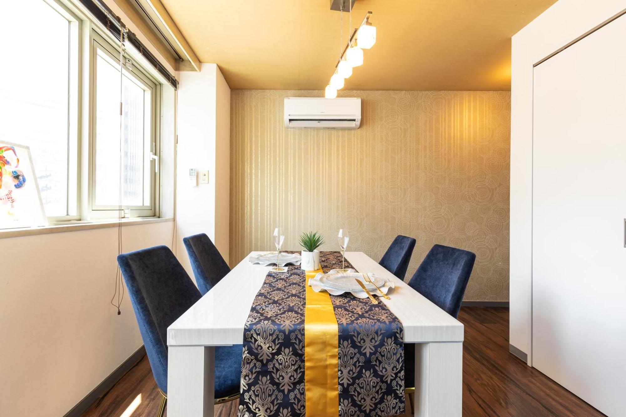 Apartment Premier Namba なんば駅徒歩3分 3 Mins Walk From Namba Station 7rooms Billiards Table 2baths 4toilets *