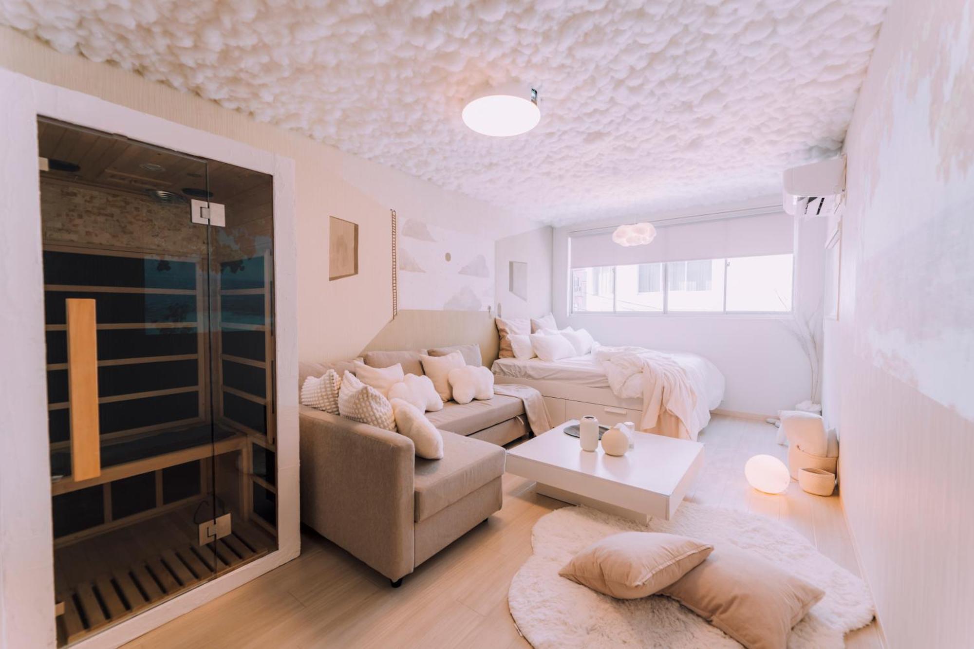 Puff Shinsaibashi Japanese Cloud House With Private Sauna