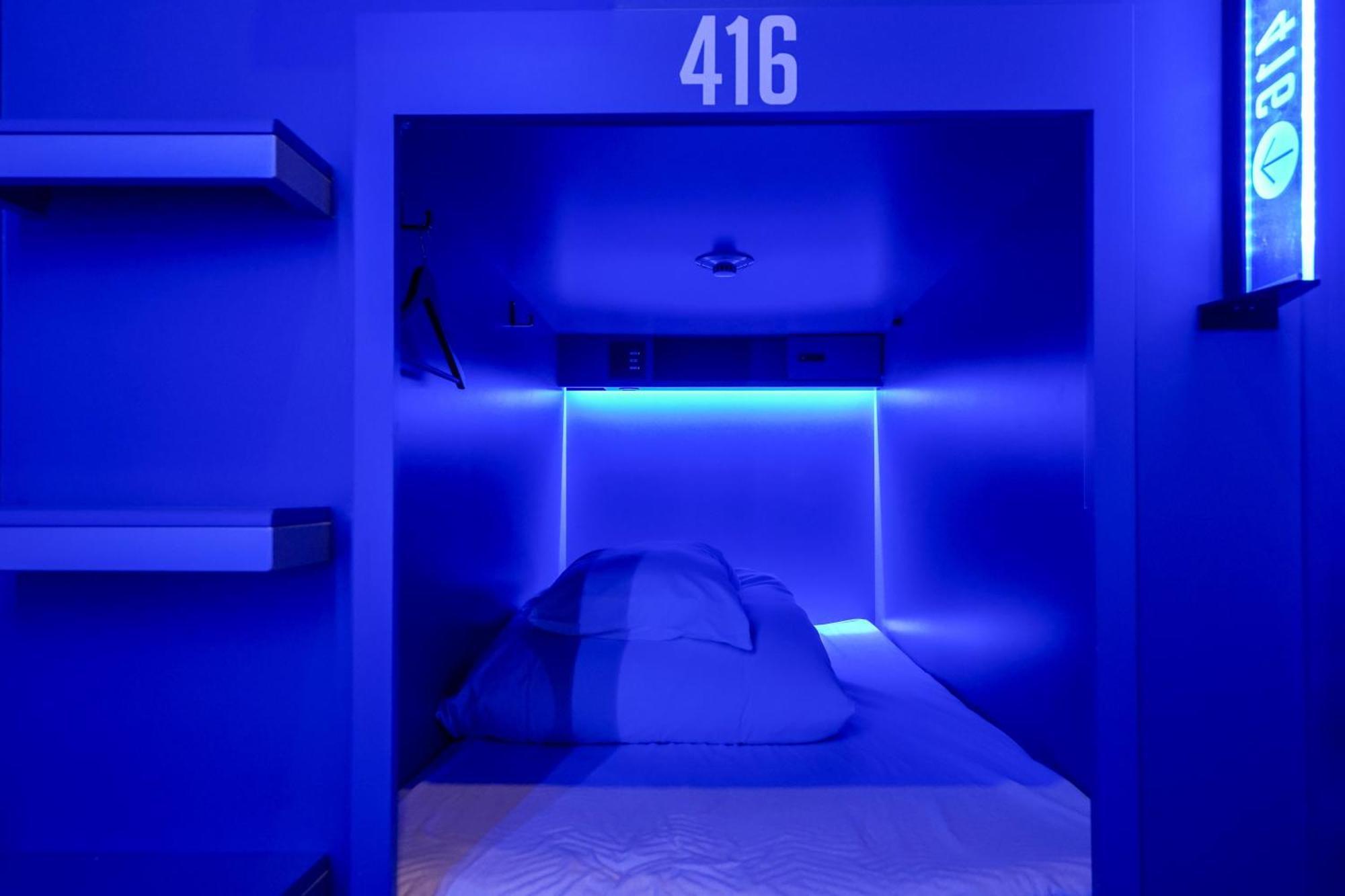 Esports E-zone 電脳空間 Hostel Osaka