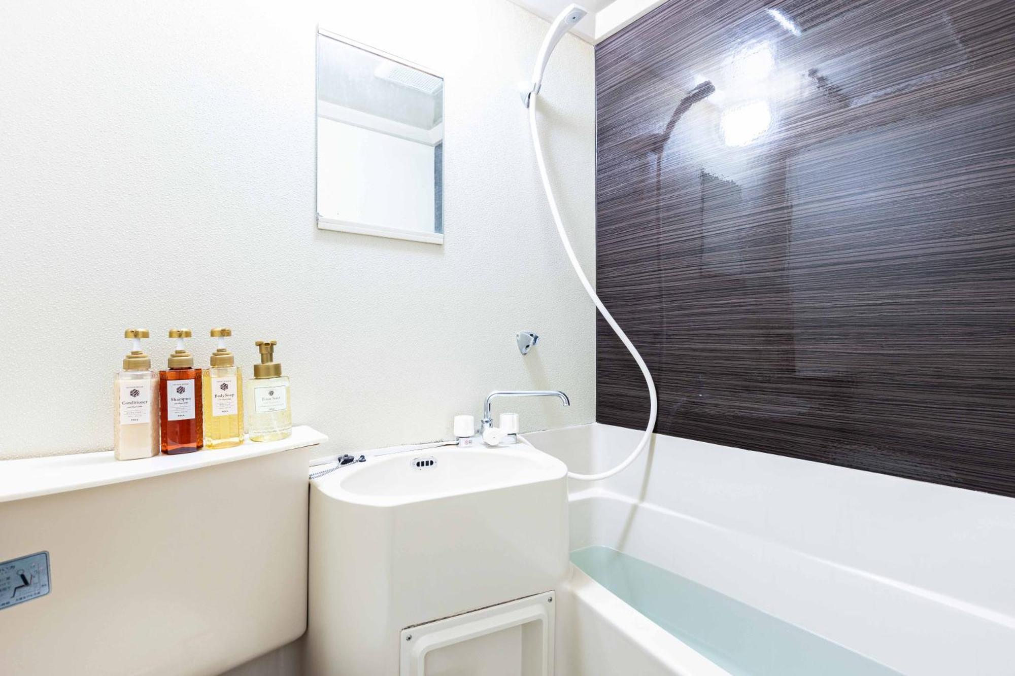 Apartment エステラス大阪ウエスト102