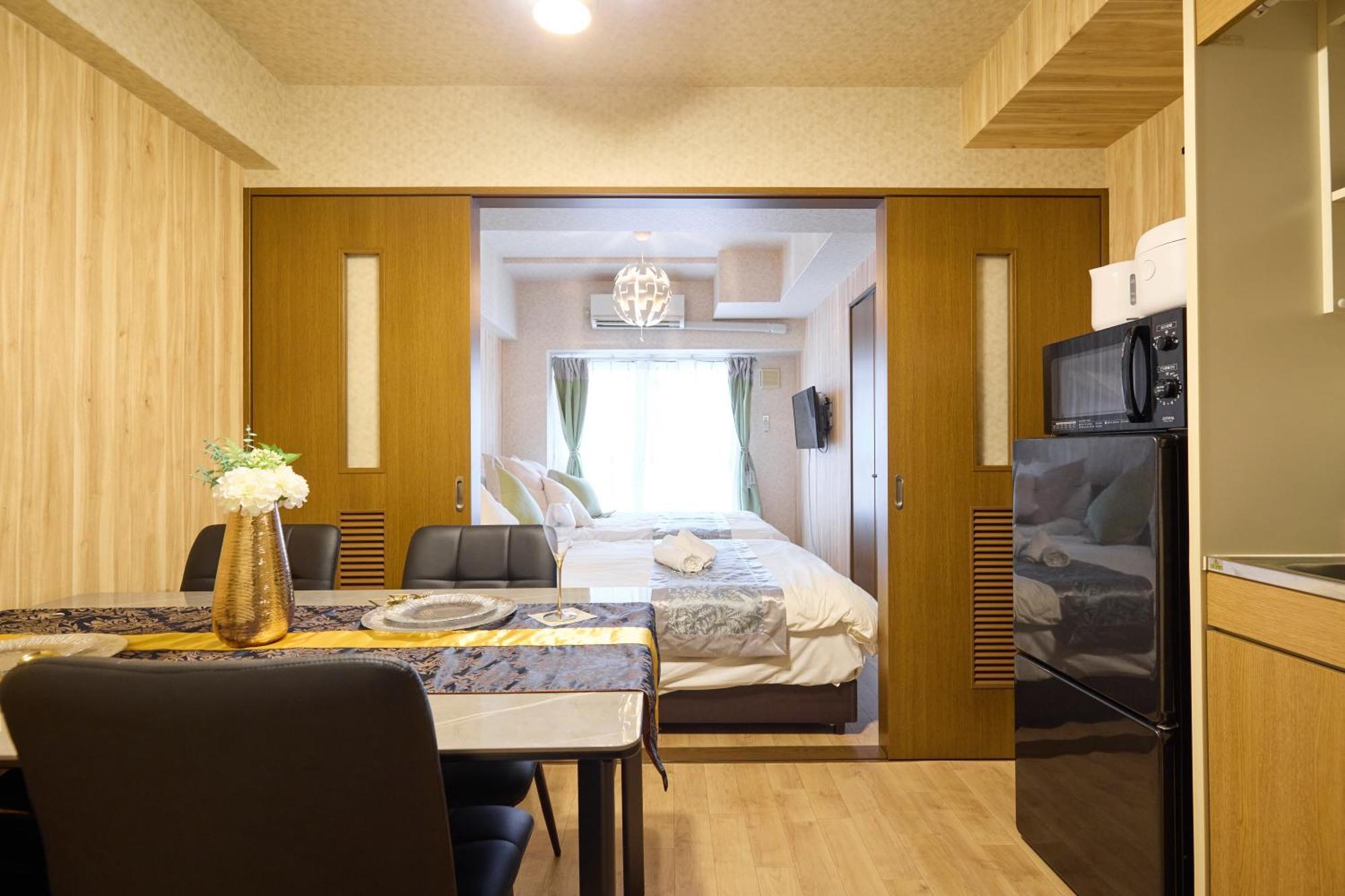 Groundcourt Namba: For Large Groups Apartment