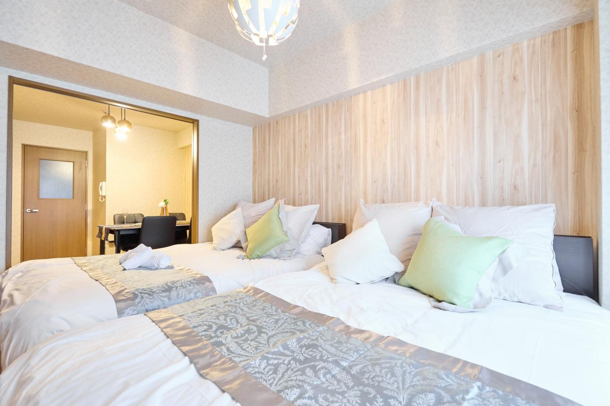 Groundcourt Namba: For Large Groups Apartment