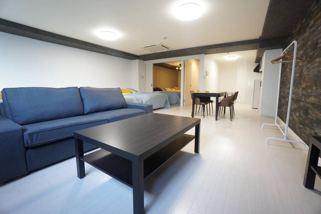 Apartment House Mebius Namba 301 *
