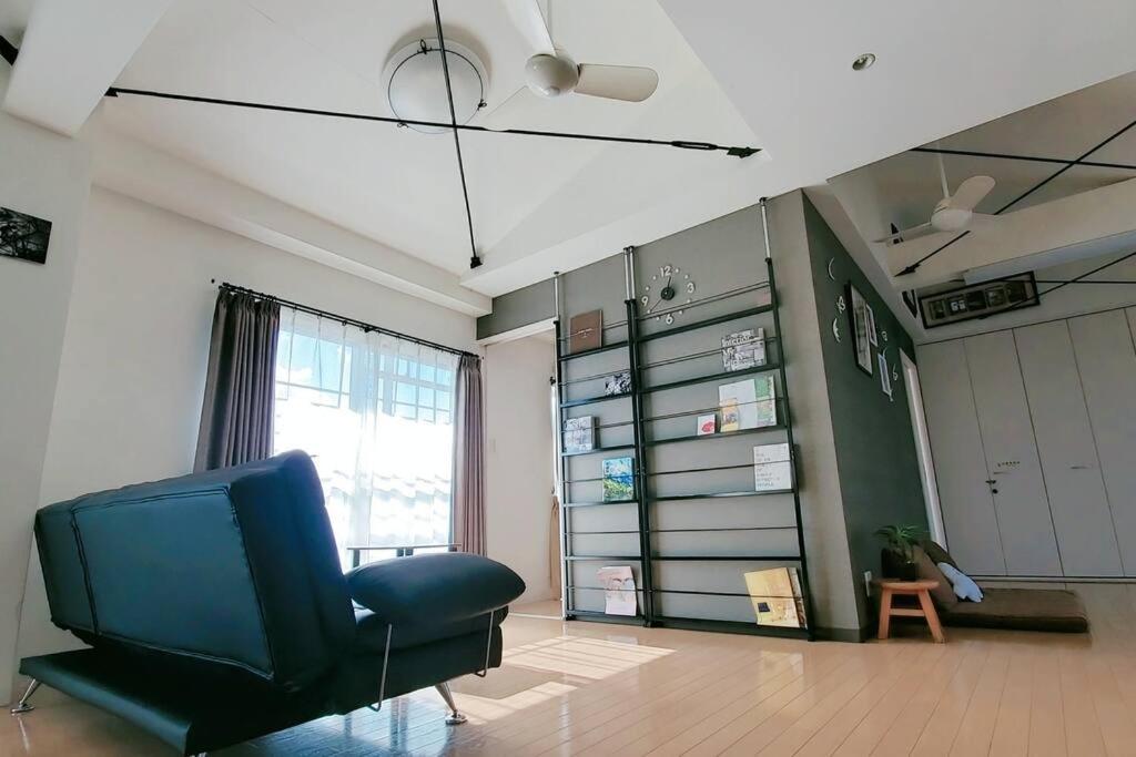 New 広々としたモダンな空間 難波まで14分乗り継ぎなし 市内アクセス抜群 最大6人まで Apartamento Osaka