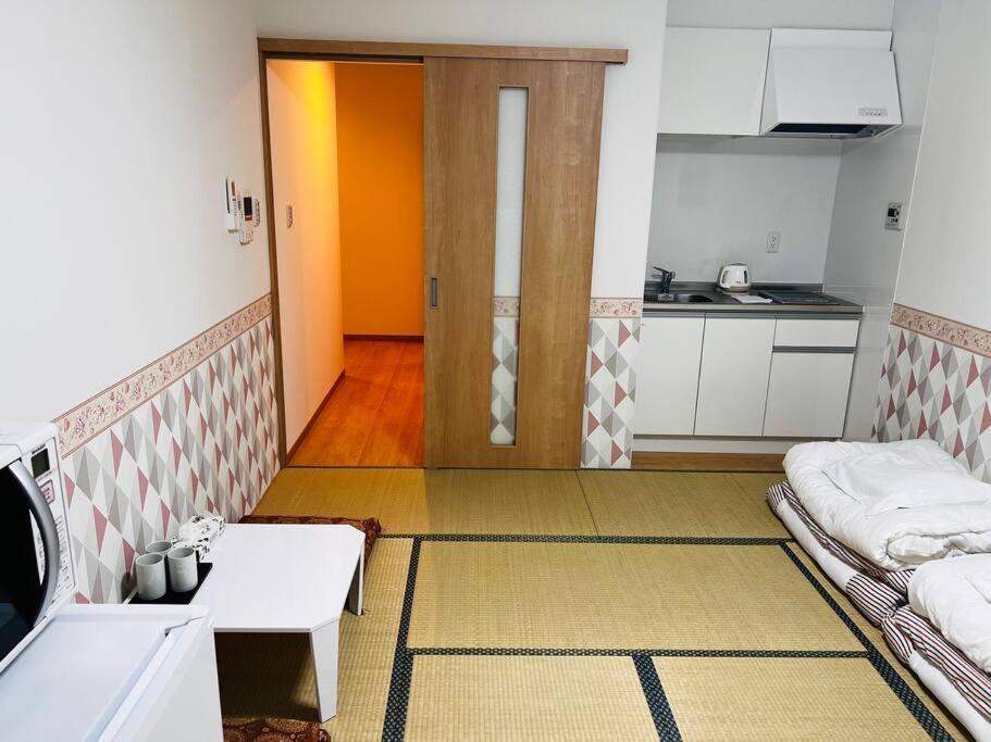 全新上线花跡民宿4号館102，关西机场直达萩之茶屋出站1分钟！难波、心斋桥4分钟车程！ Apartment Osaka