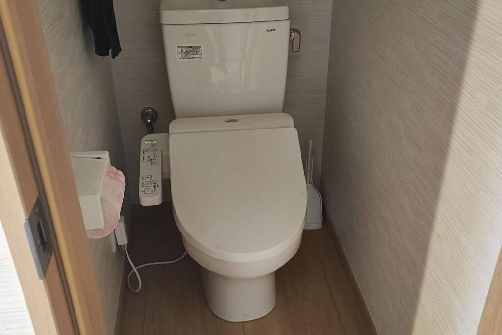 全新上线花跡民宿4号館102，关西机场直达萩之茶屋出站1分钟！难波、心斋桥4分钟车程！ Apartment