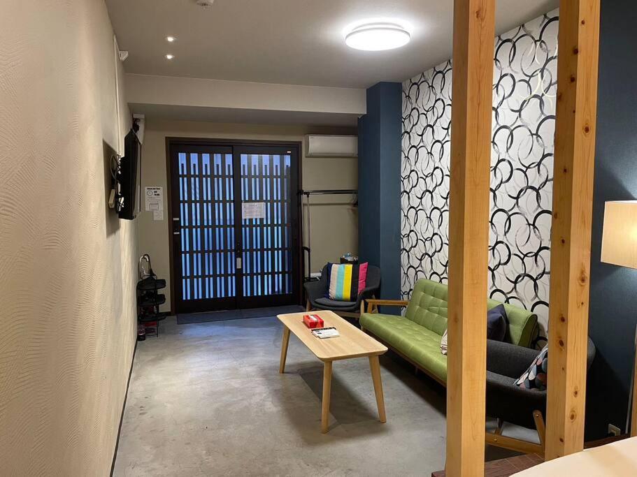 響 日本橋＊big Sale＊難波駅10分・日本橋駅５分＊黒門市場すぐ横＊ Apartment Osaka