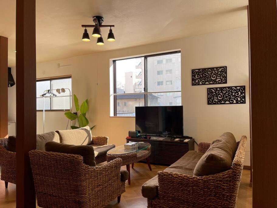 Apartment 【color日本橋黒門】max10名宿泊可能＊日本橋駅まで徒歩１分で便利＊黒門市場入り口＊big Sale＊ Osaka