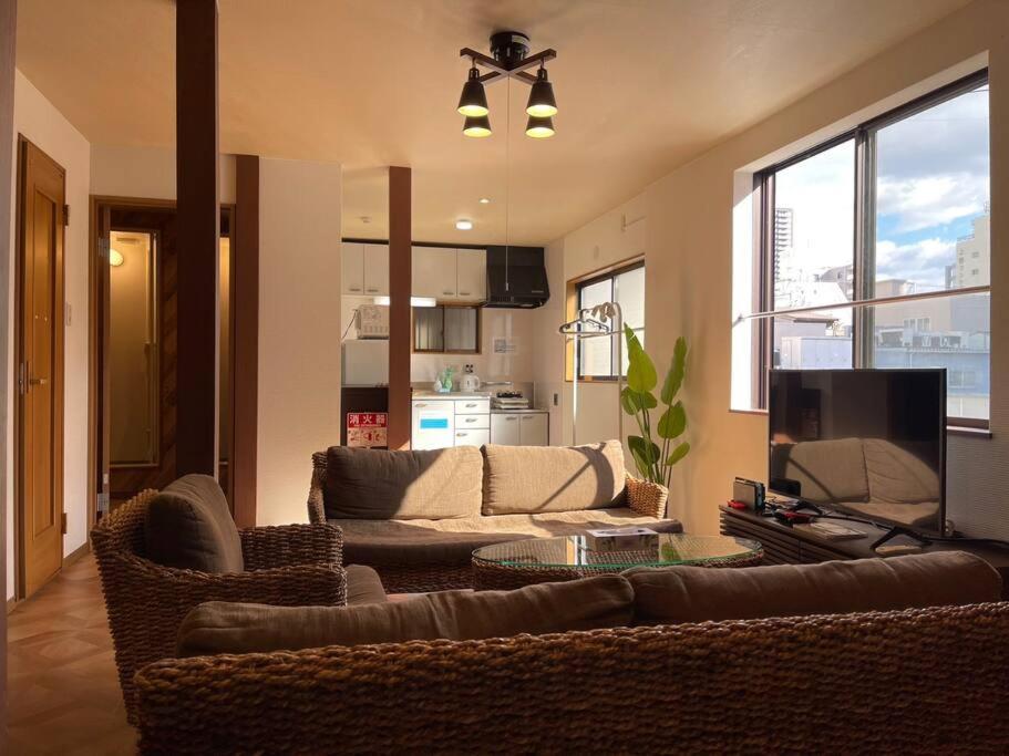 Apartment 【color日本橋黒門】max10名宿泊可能＊日本橋駅まで徒歩１分で便利＊黒門市場入り口＊big Sale＊ *