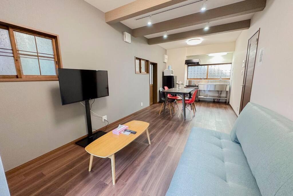 Apartment 西九条徒歩3分 Usjまで15分 フルリノベーション アクセス抜群 *