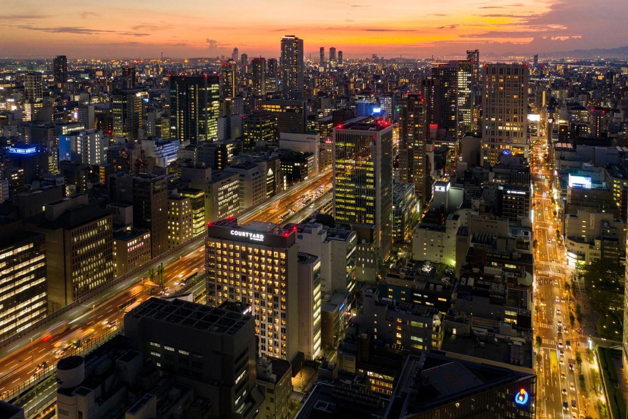 Courtyard By Marriott Honmachi 5*