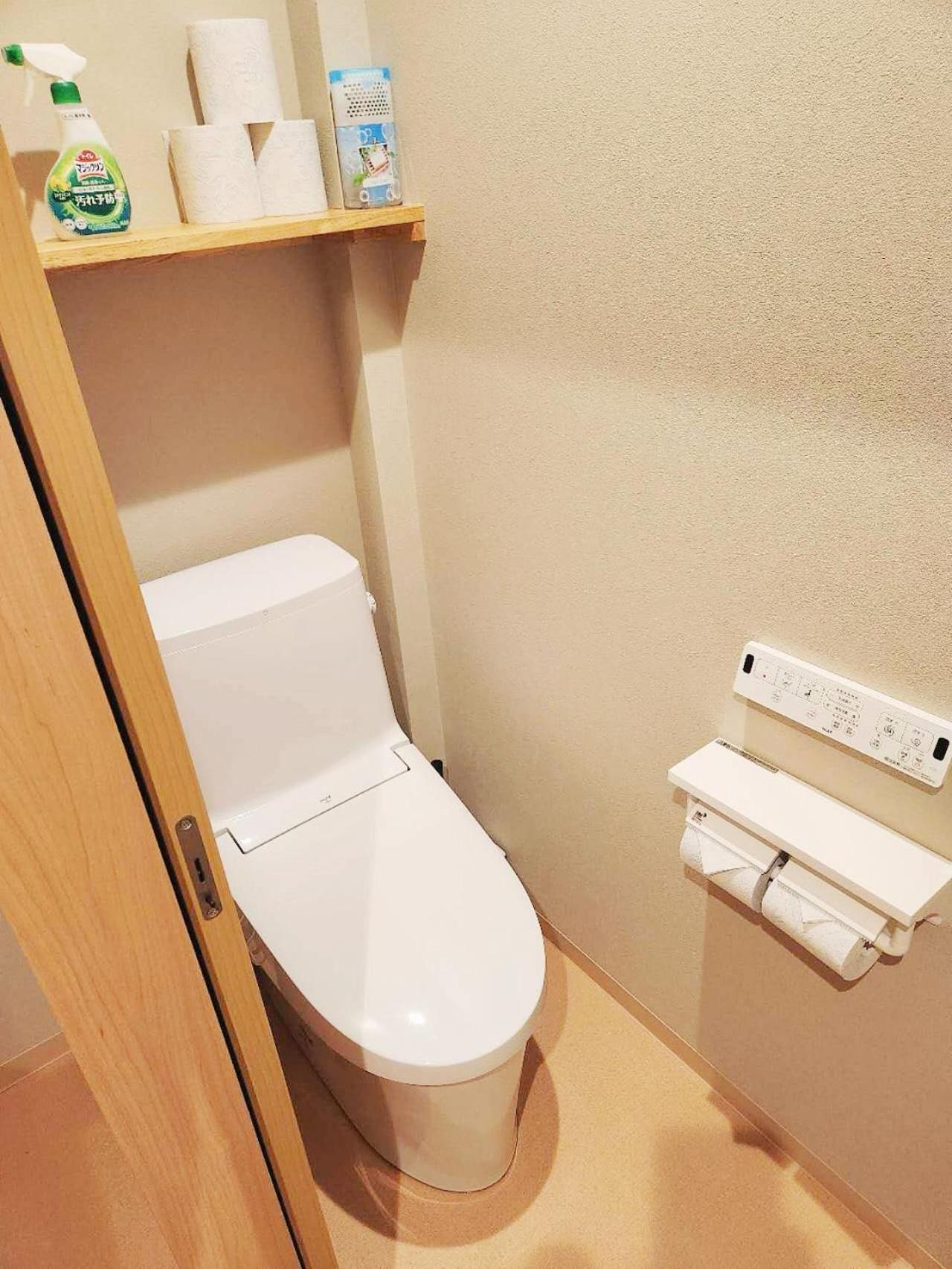 Guest house Tamatsukan 玉津館, Namba 6 Mins, Nihonbashi 4 Mins ,nara 30 Mins, Kansai Airport 關西空港 57 Mins, Walk Jr Tsuruhashi 7 Mins, Universal 37 分, Early Check In