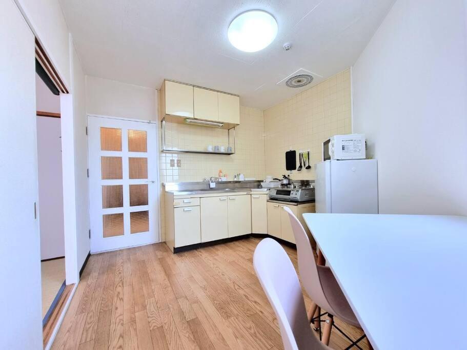 8人可能/部屋2つ/難波駅/大黒町駅 H503 Apartment