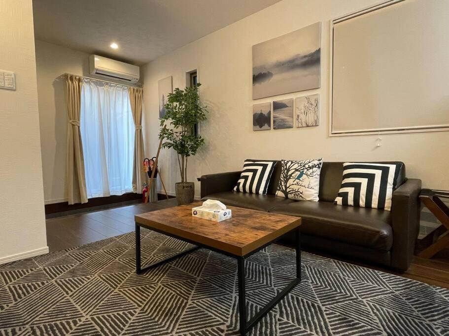 影 The Shadow 新築二階建て一軒家広いベッドルーム2つに ふかふかベッド３つ！ Apartment Osaka
