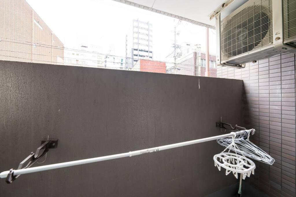 難波駅、道頓堀のそばでシンプルステイ　ベッド3台のお部屋 Apartamento *
