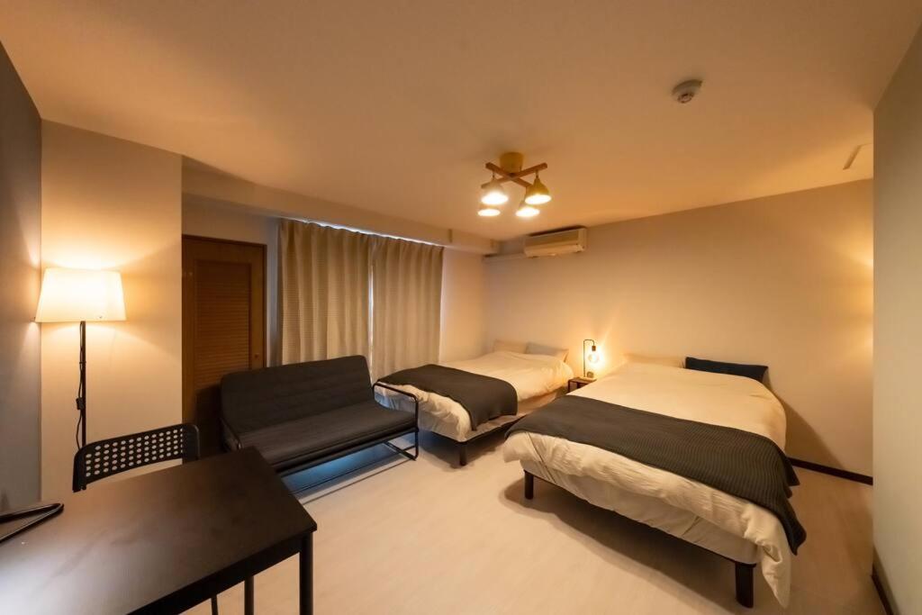 Apartment 難波駅、道頓堀のそばでシンプルステイ　ベッド3台のお部屋