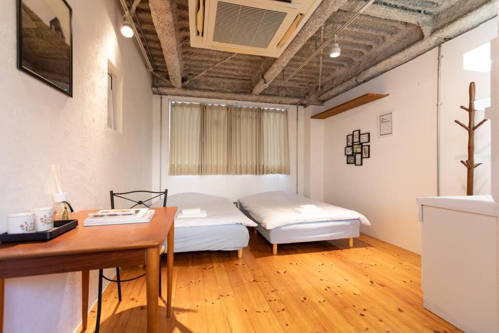 Apartment 【大阪市中心】一棟貸し切り、便利設備まで徒歩2分、心斎橋商店街まで徒歩10分！ *