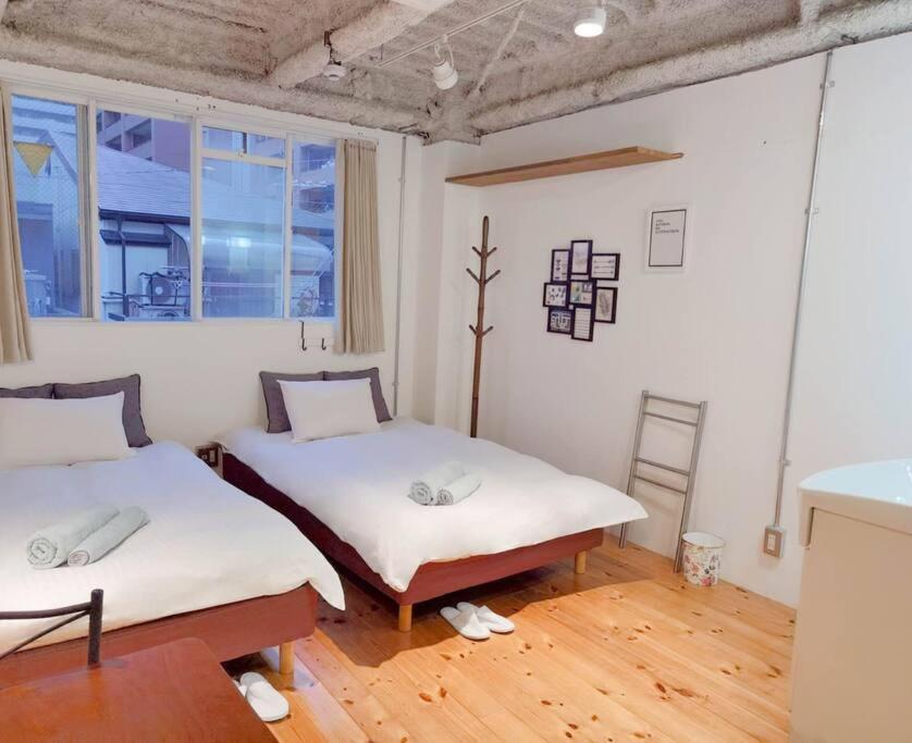 Apartment 【大阪市中心】一棟貸し切り、便利設備まで徒歩2分、心斎橋商店街まで徒歩10分！ *