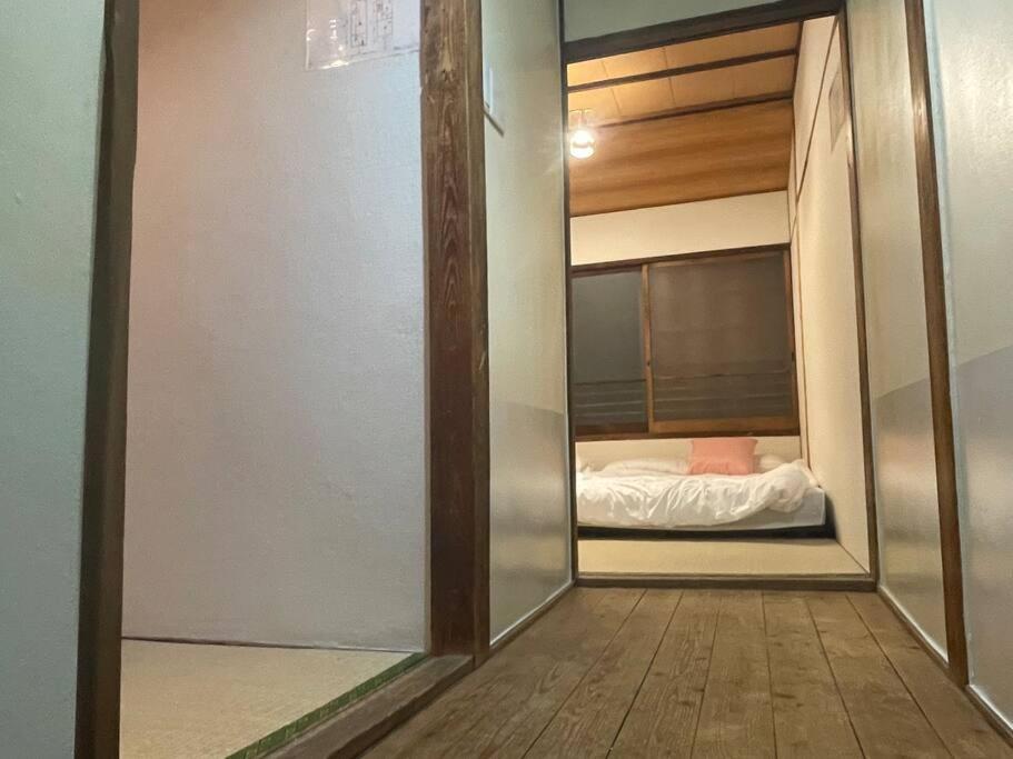 Apartment Kenchi House, 2-minute Walk From Nihonbashi Station And Kuromon Market Osaka