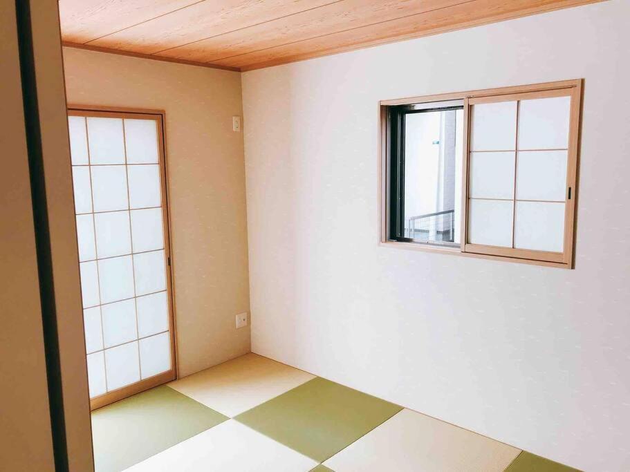 Spacious 120m2/4 Bedrooms/2 Toilets/free Parking Apartment *