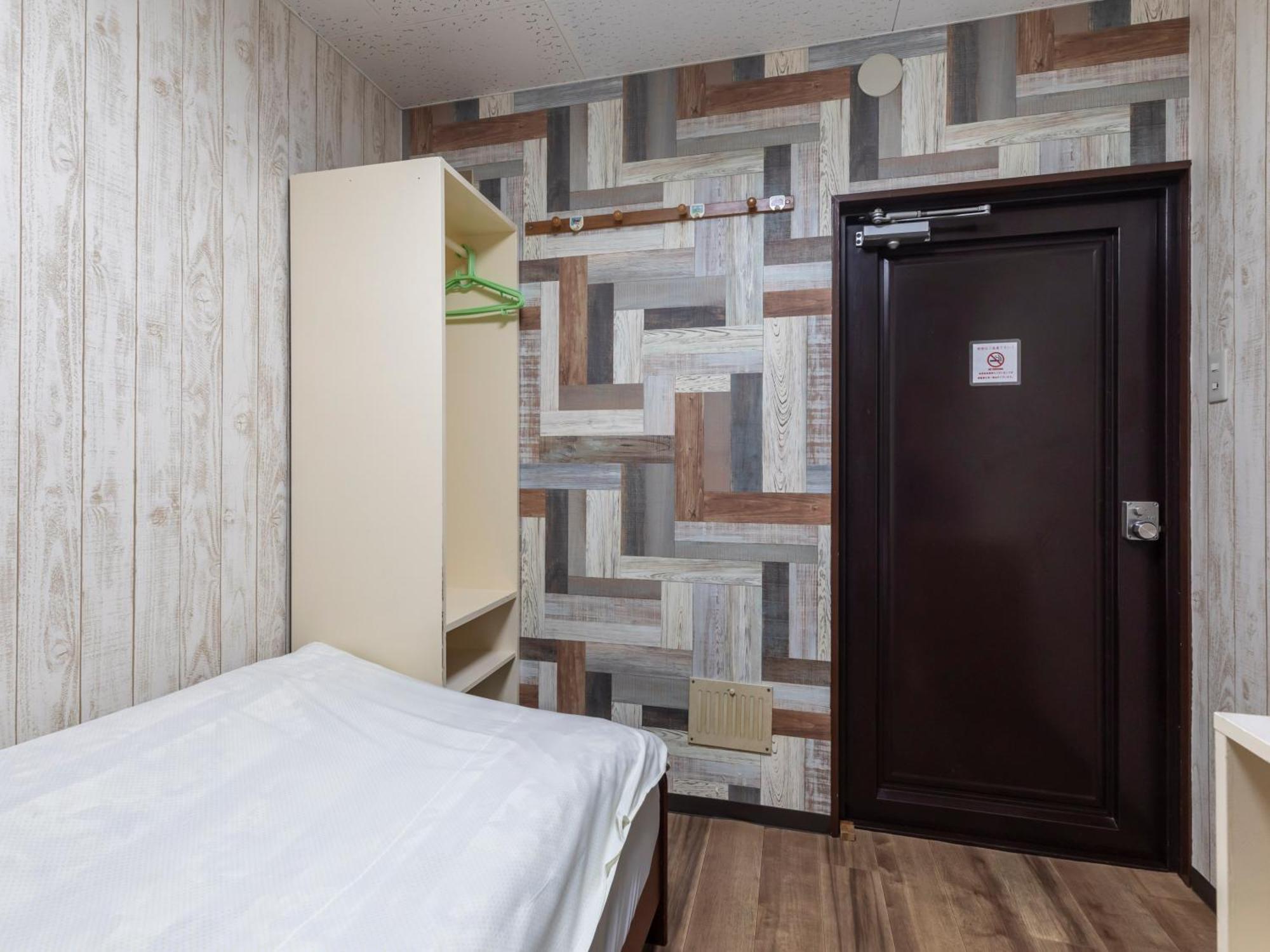 Business Kaga Hostel *