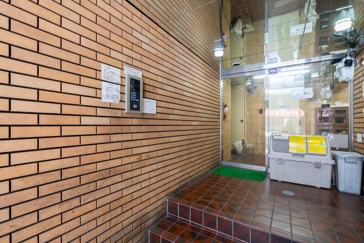Urban Plaza Apartment *