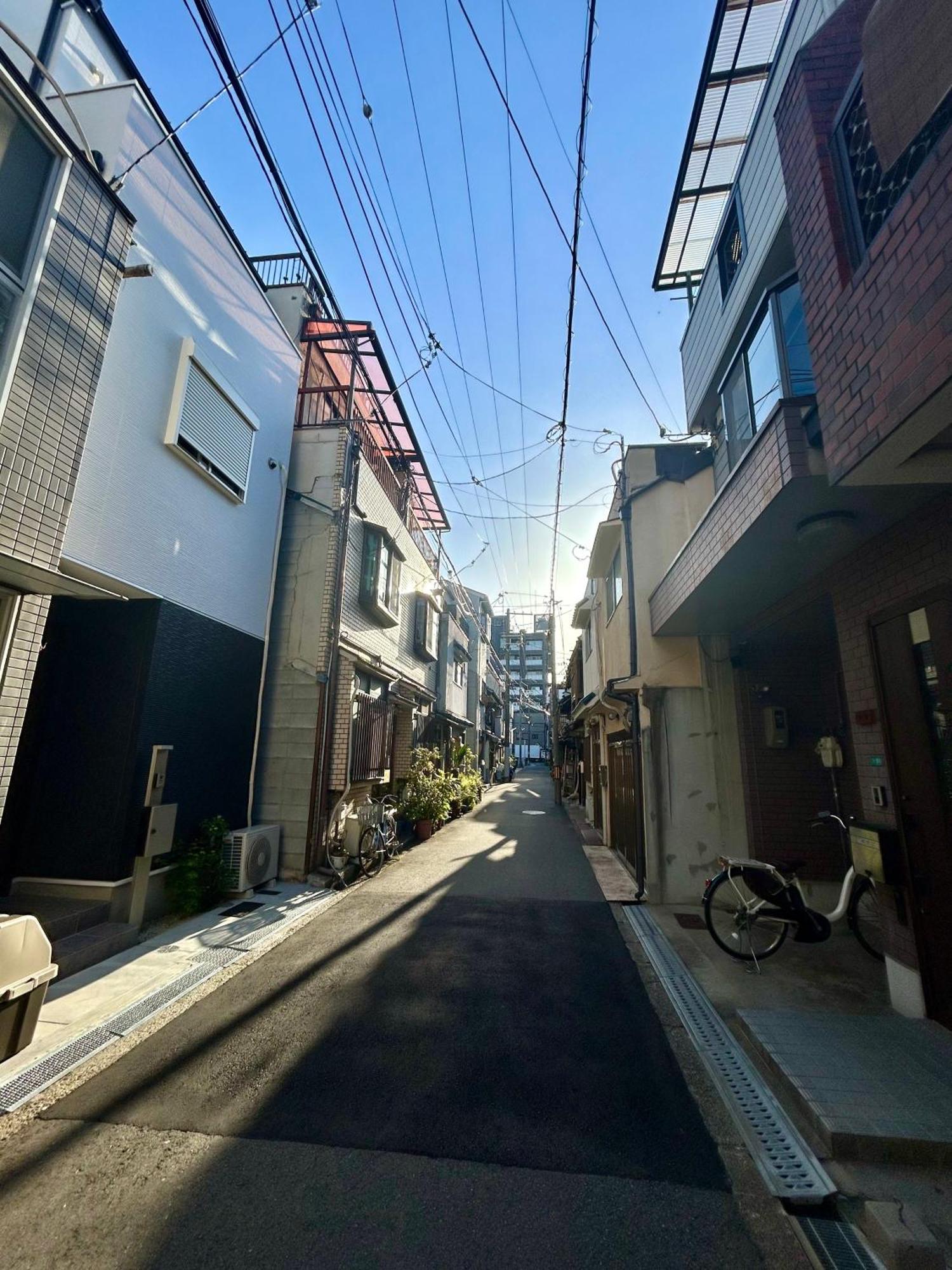 鶴橋駅徒歩4分/道頓堀・なんばへ地下鉄4分/広々スペース3階戸建て貸切 * Osaka