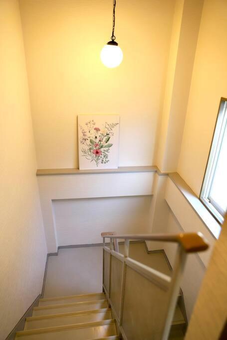 鶴橋駅徒歩4分/道頓堀・なんばへ地下鉄4分/広々スペース3階戸建て貸切 *