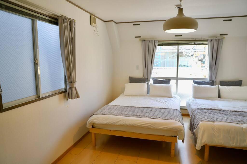 Apartment 鶴橋駅徒歩4分/道頓堀・なんばへ地下鉄4分/広々スペース3階戸建て貸切 Osaka
